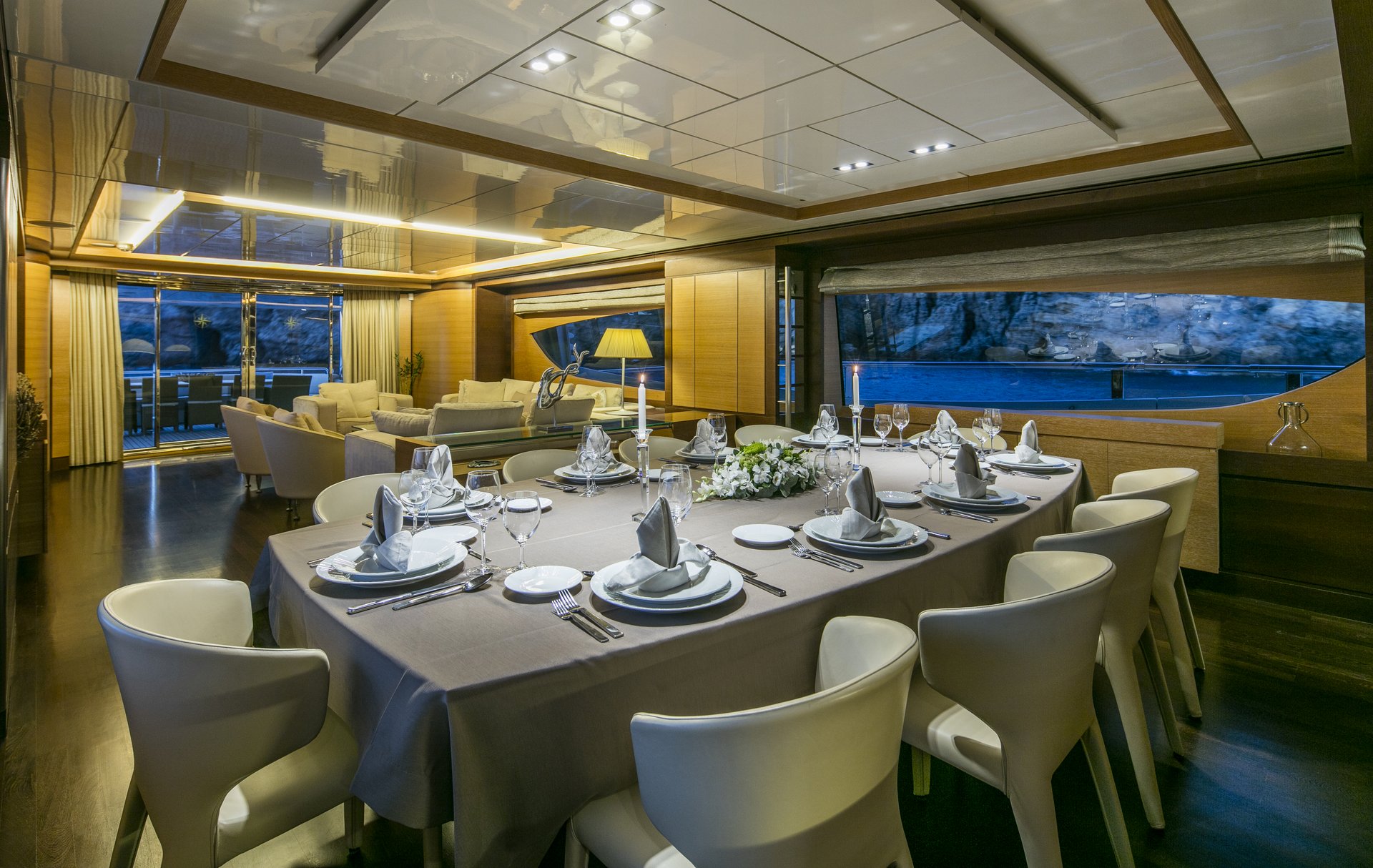 M/Y RINI yacht for charter indoor dining