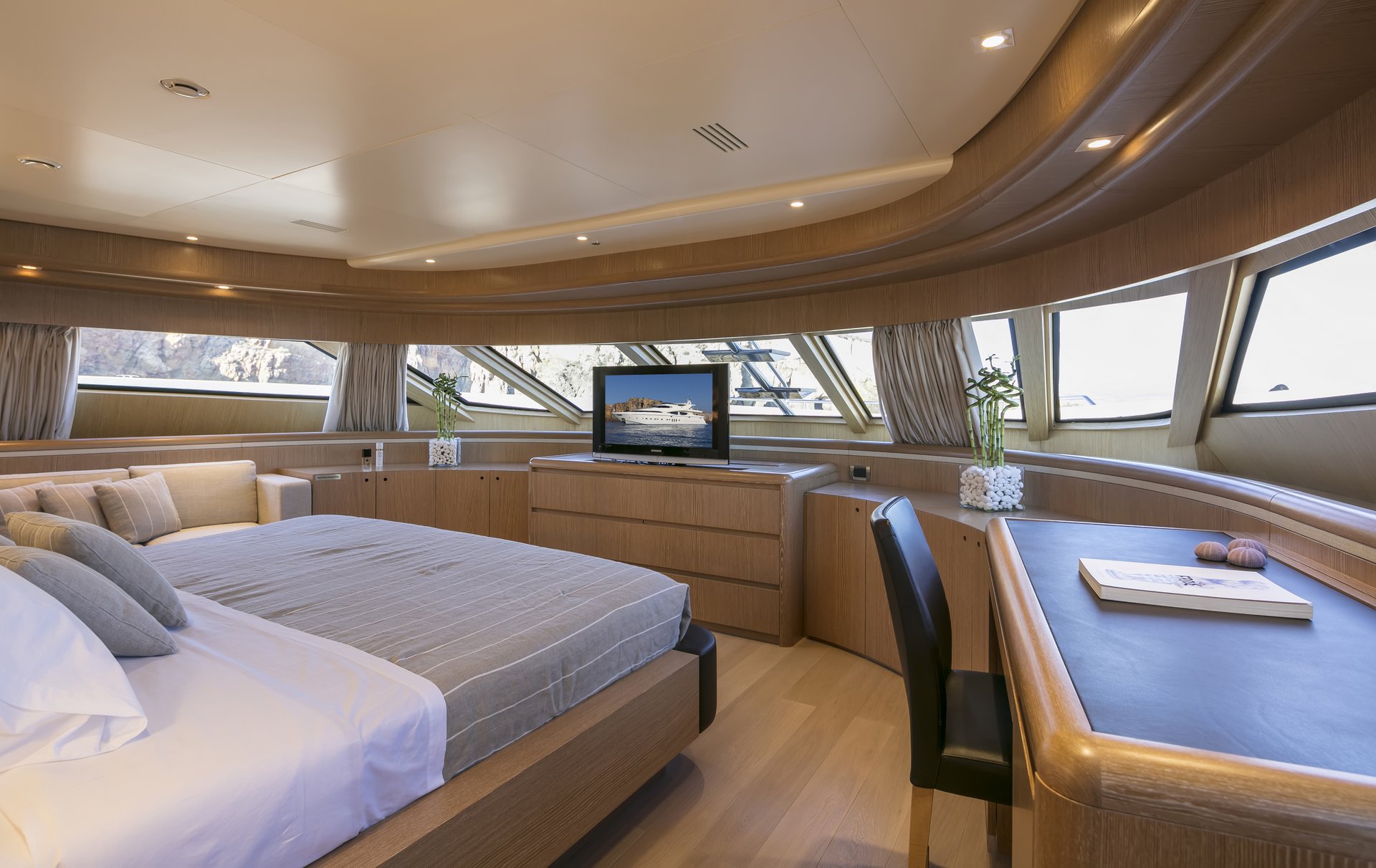 M/Y RINI V yacht for charter master bedroom