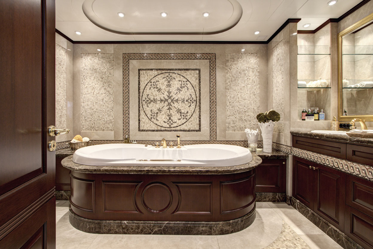 m/y azteca ii yacht for charter bathtub