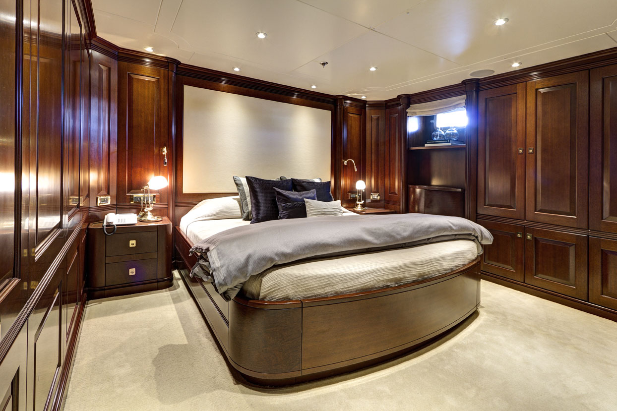 m/y azteca ii yacht for charter m/y azteca ii yacht for charter cabin bed