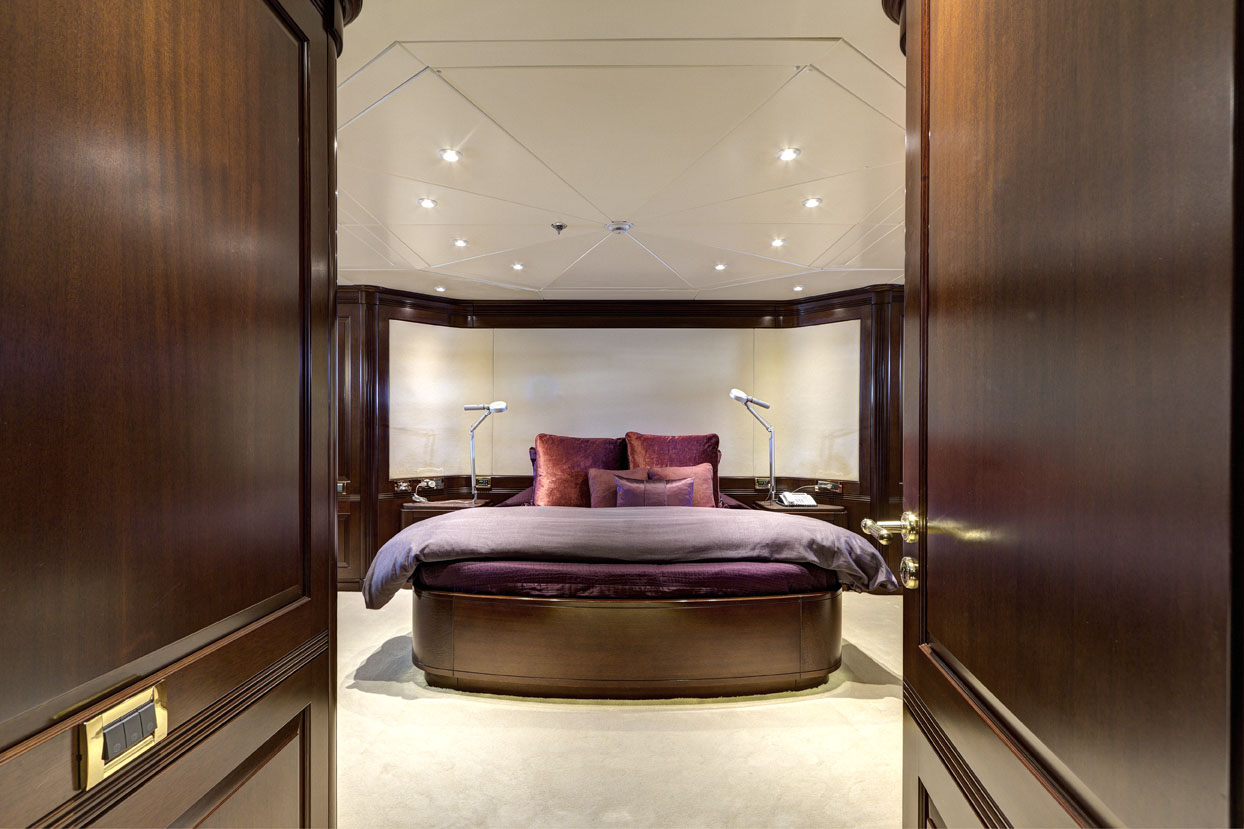 m/y azteca ii yacht for charter cabin view