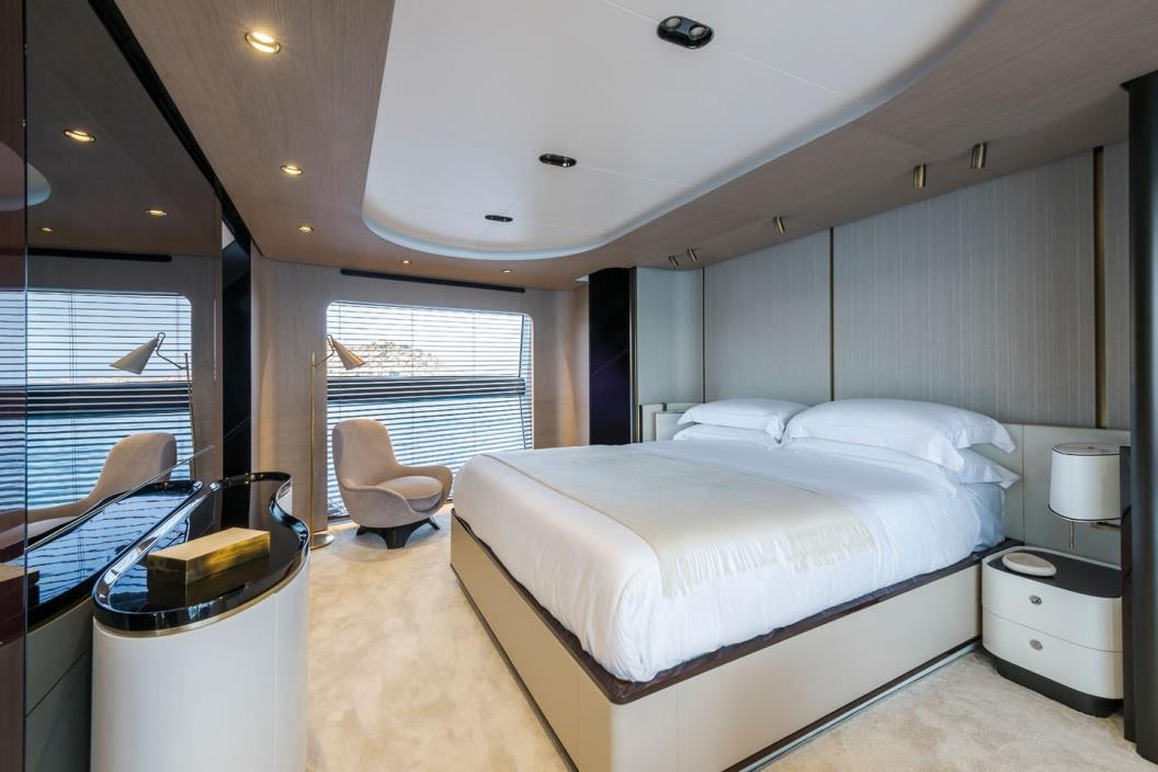 M/Y WONDERLIGHT yacht for sale stateroom