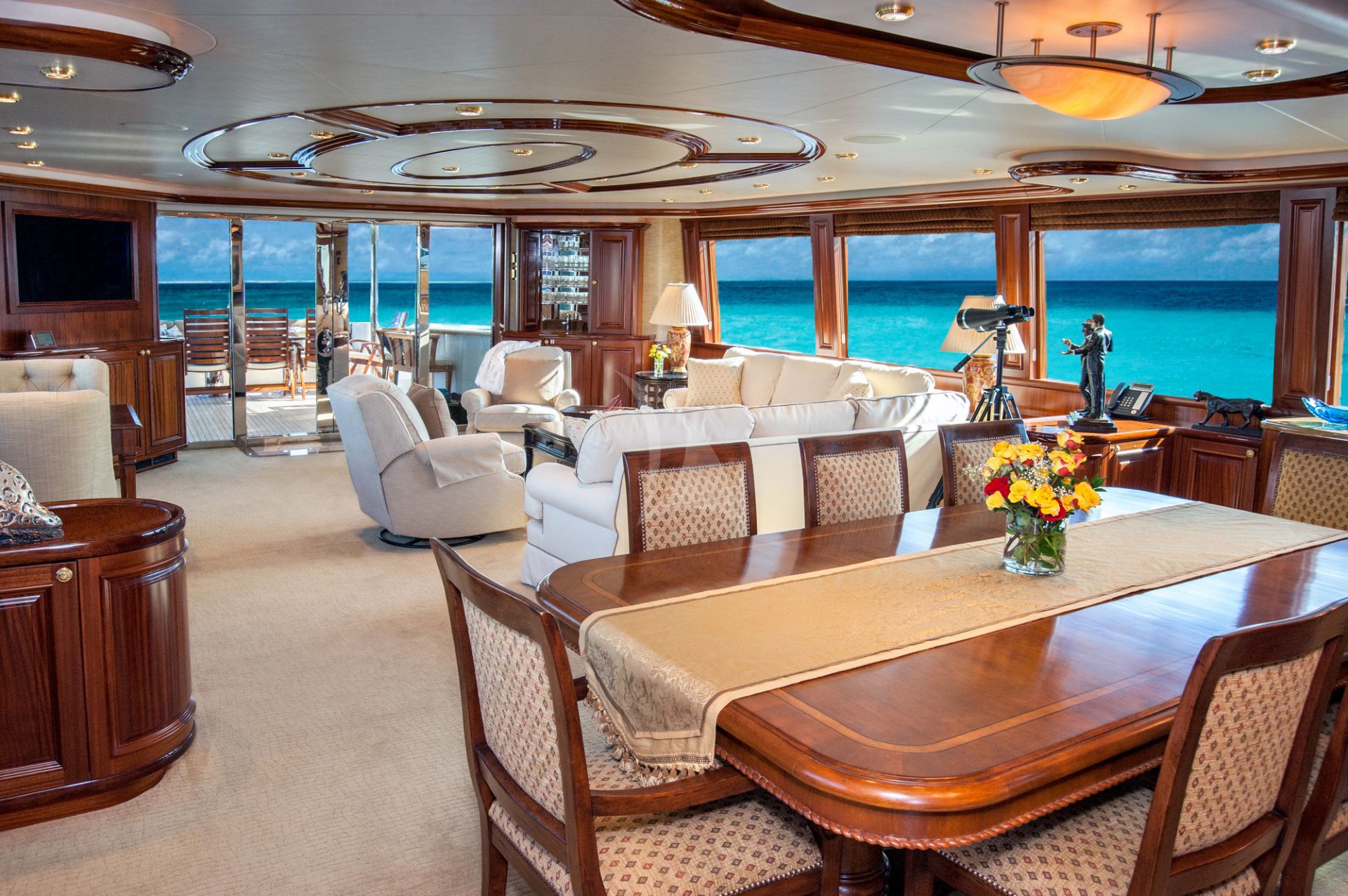 Saloon of M/Y WILD KINGDOM yacht for charter