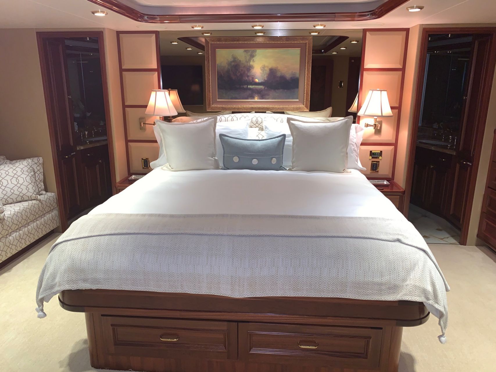 Master cabin aboard M/Y WILD KINGDOM yacht for charter