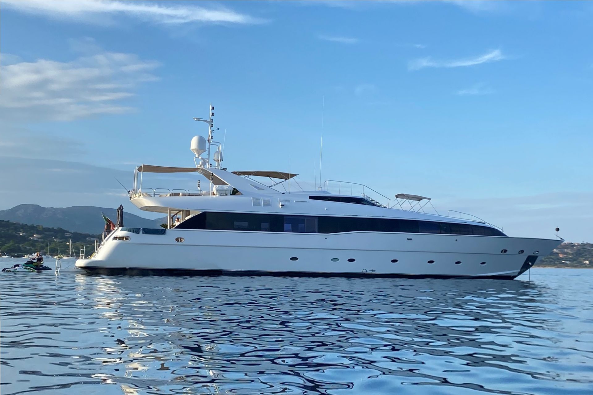 Motor yacht PALM B now available to buy with crypto through BitPay