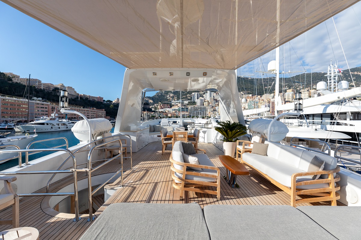 m/y palm b yacht for sale main deck