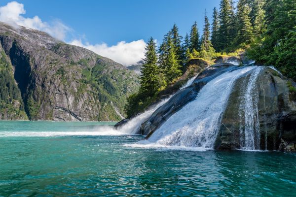 Stunning natural beauty on an Alaskan yacht charter