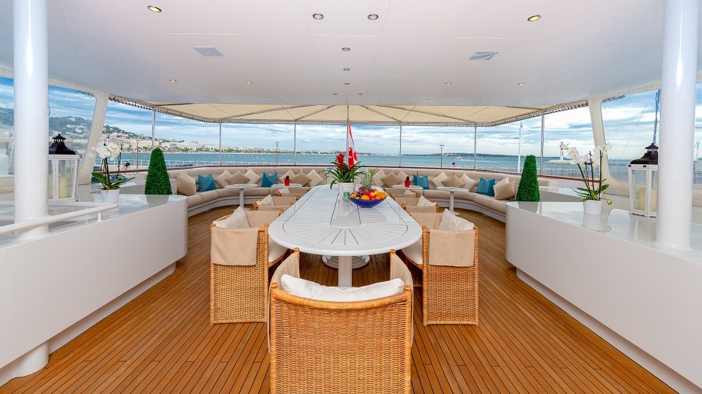On-Deck Dining Table M/Y Lucy III Yacht for Charter