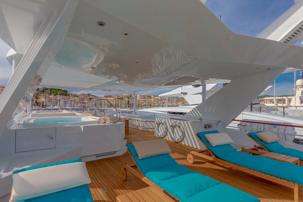 Sunbeds on M/Y Lucy III Yacht for Charter