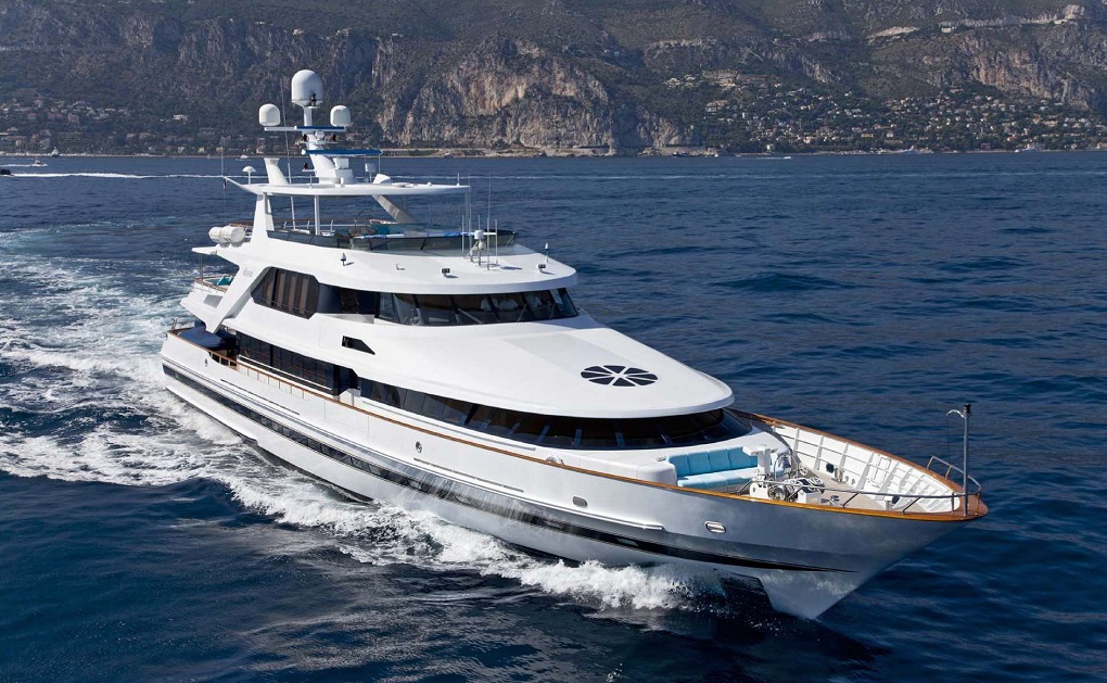 Lucy iii Lurssen Running