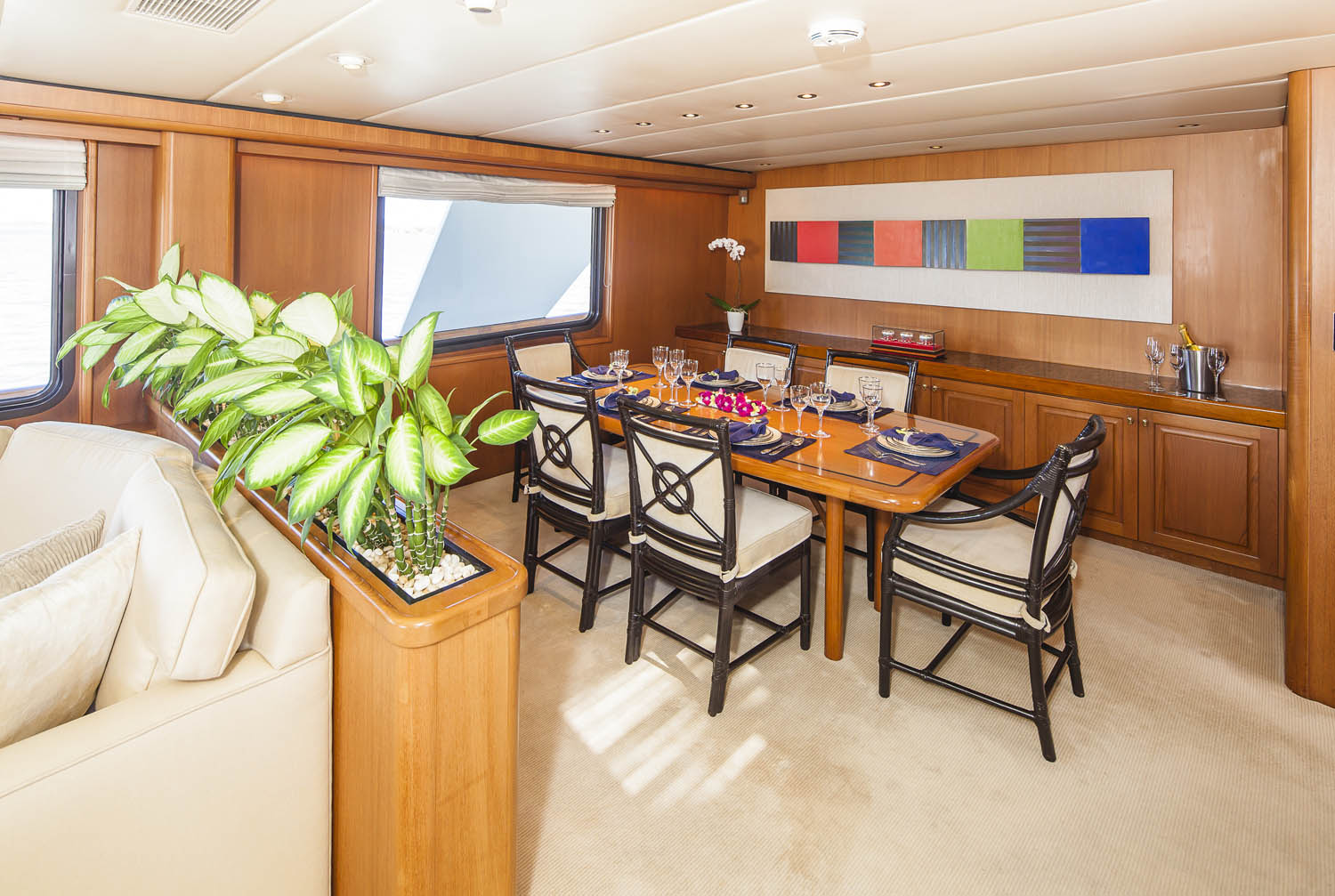 M/Y Silent World II yacht for sale dining room