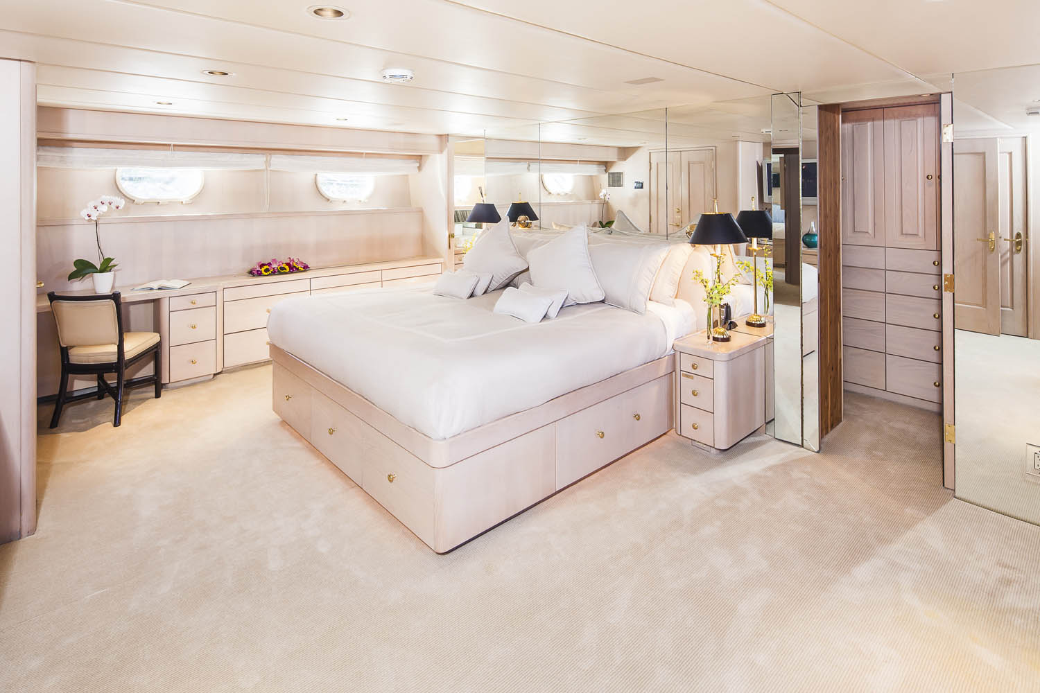 M/Y Silent World II yacht for sale master bedroom