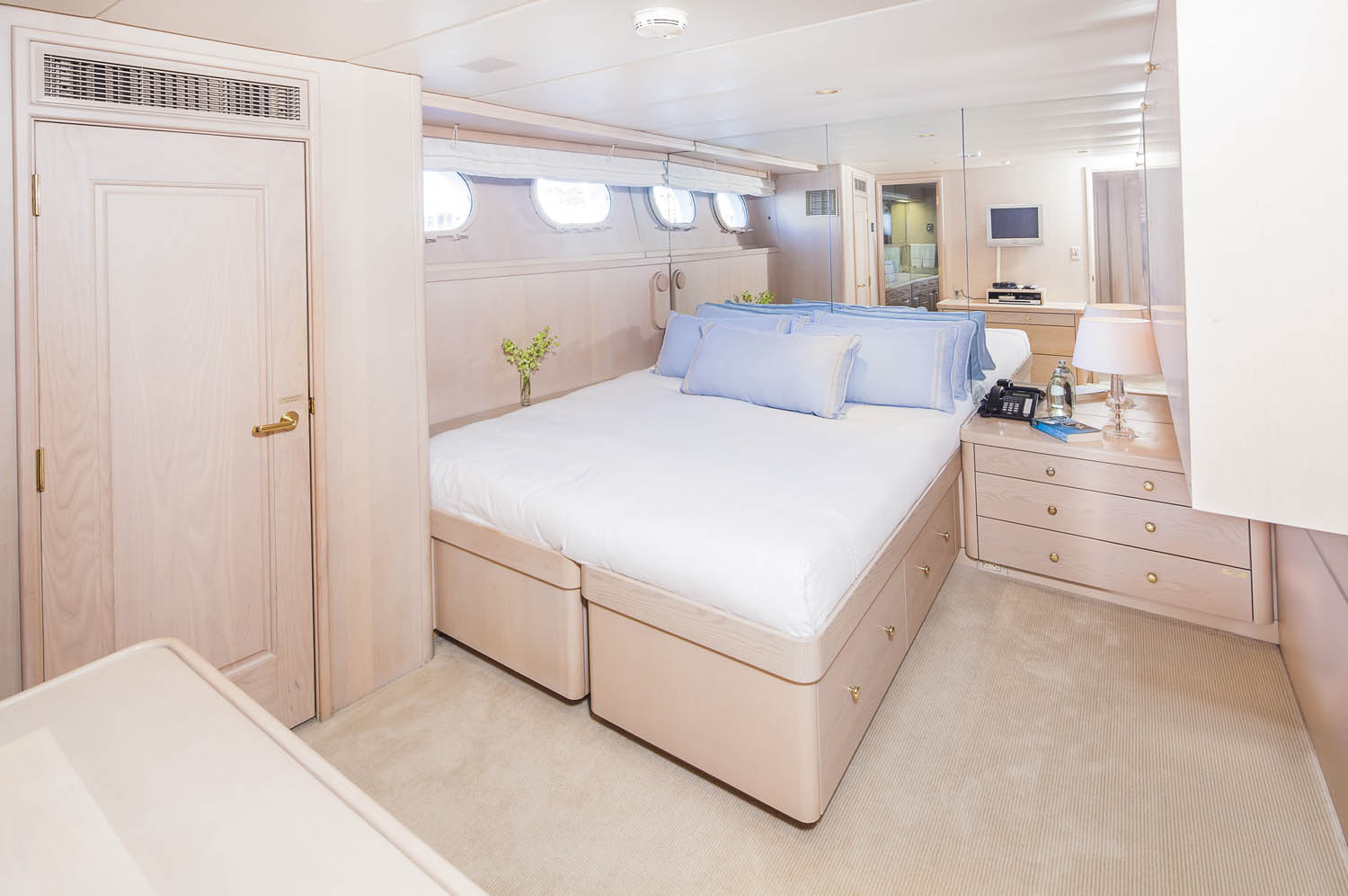 M/Y Silent World II yacht for sale stateroom