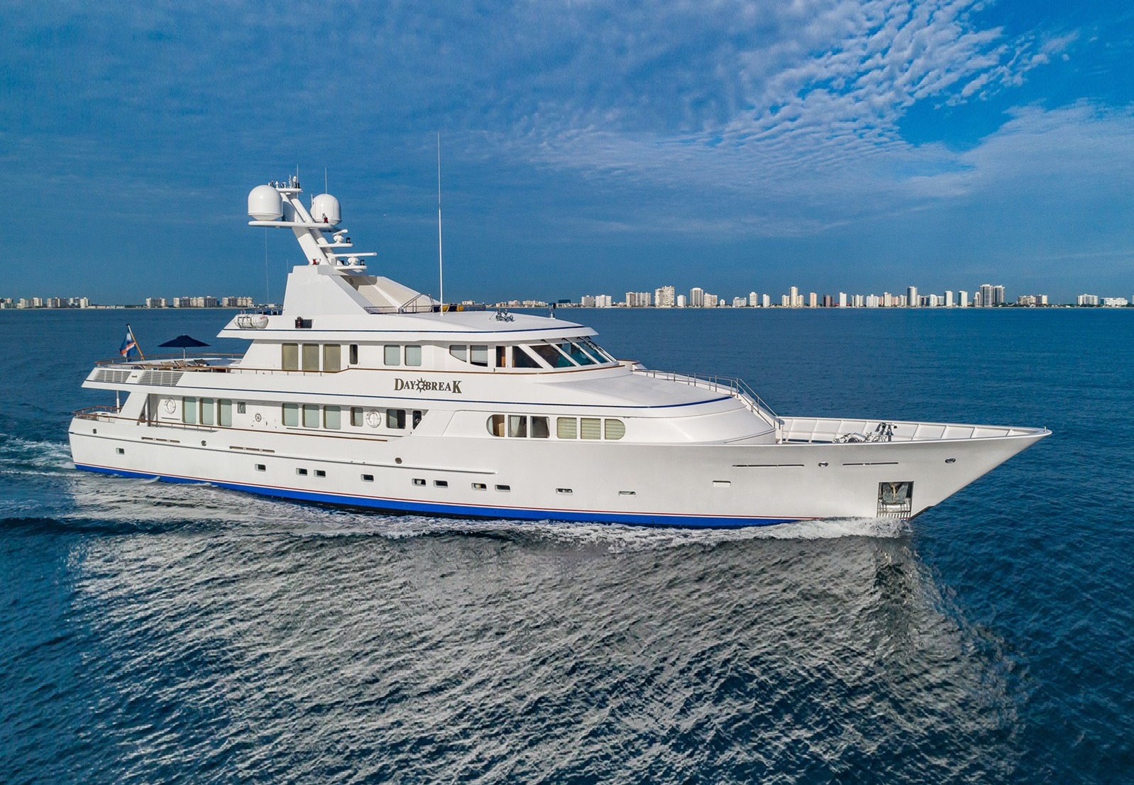 Motor Yacht DAYBREAK joins our sales fleet