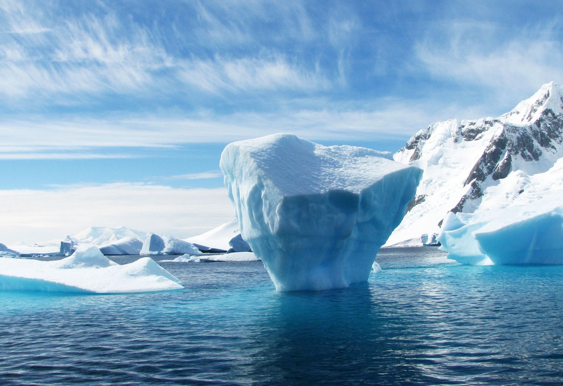 antarctica-on-explorer-yacht-charter-yachtzoo