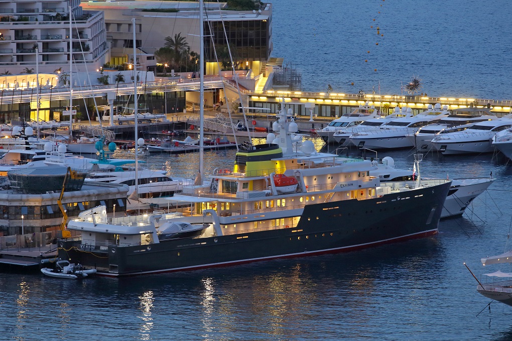 M/Y Yersin Yacht Charter dock