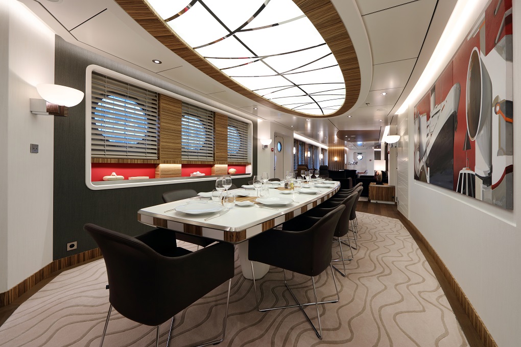 M/Y Yersin Charter owner dining