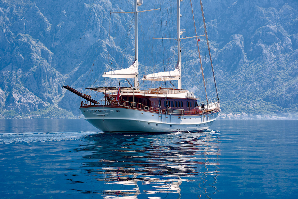 mediterranean-charter-yachts-riana-yachtzoo
