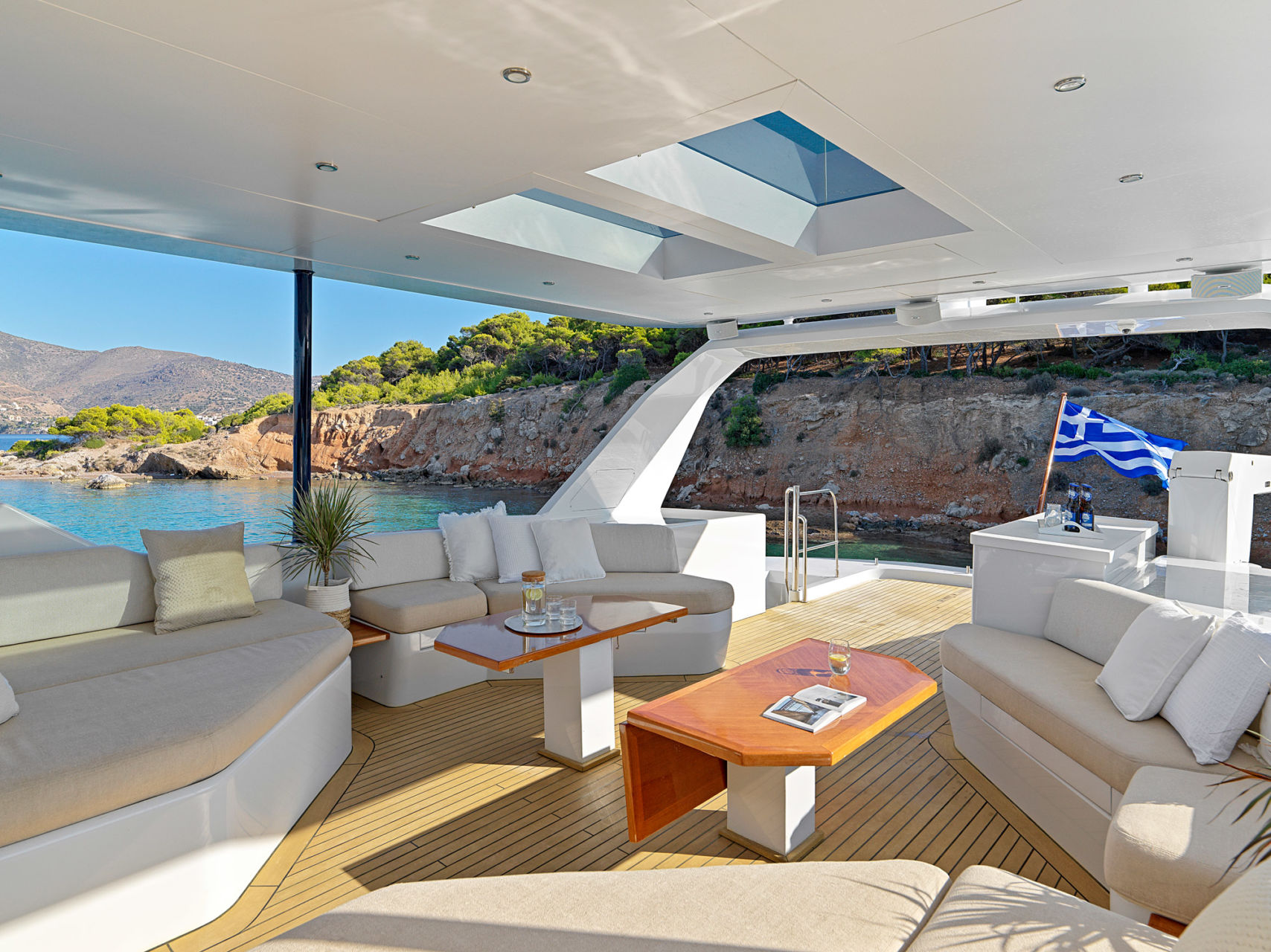 MIA ZOI yacht for sale - exterior2 - YACHTZOO