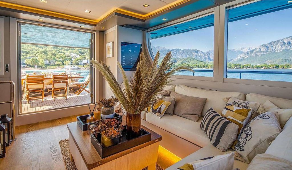 Motor Yacht Liberty Interior - Bering Yacht for Sale - YACHTZOO