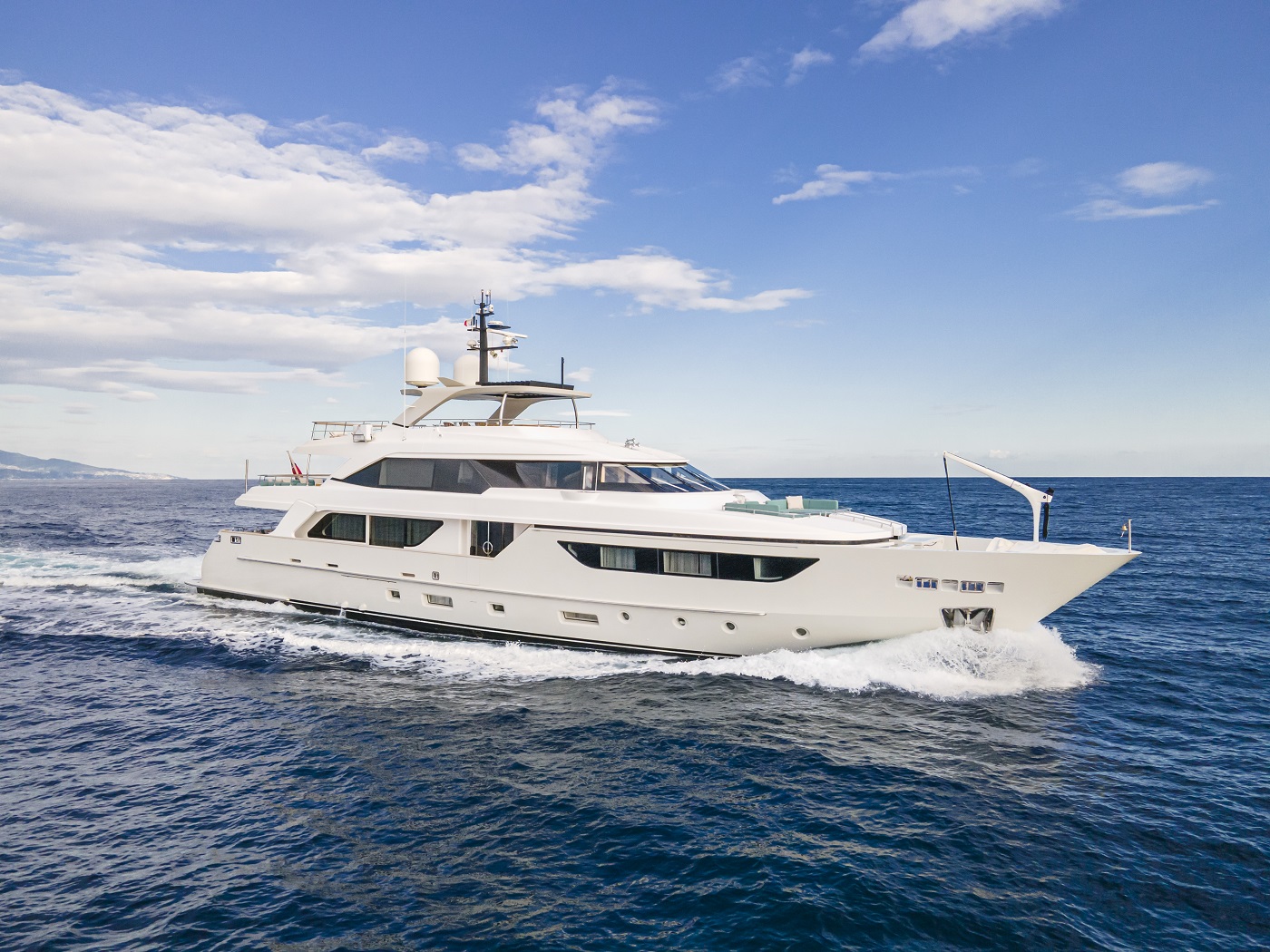 SD126 San Lorenzo motor yacht SOSA for sale with YACHTZOO