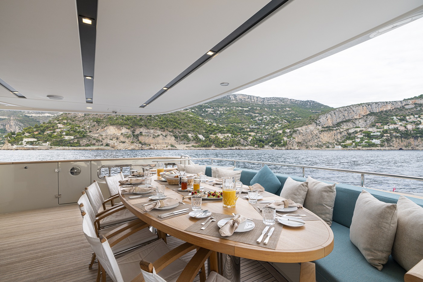 Outside diningroom area Sosa SanLorenzo yacht for sale Yachtzoo