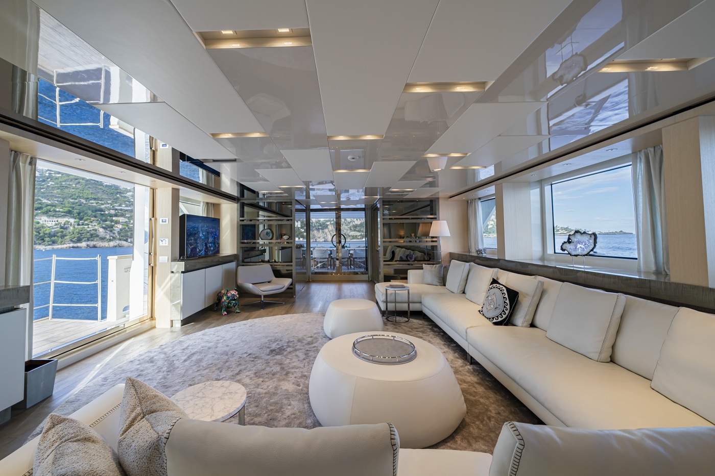 Livingroom area Sosa SanLorenzo yacht for sale Yachtzoo