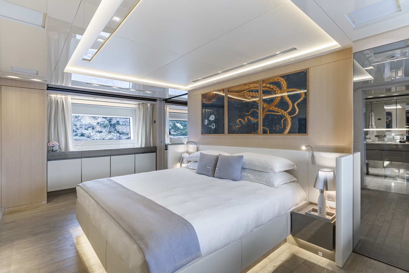 Master bedroom Sosa SanLorenzo yacht for sale Yachtzoo