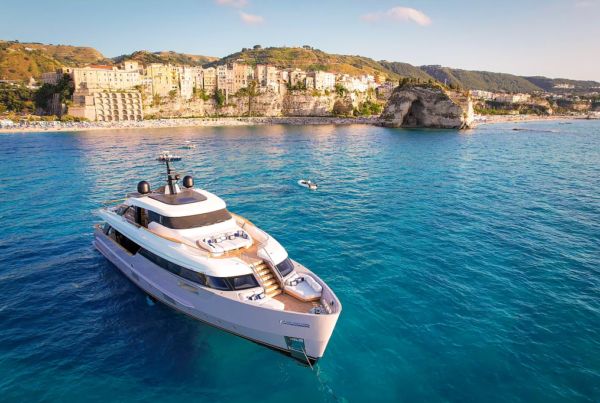 Invictus Yacht for Charter - YACHTZOO