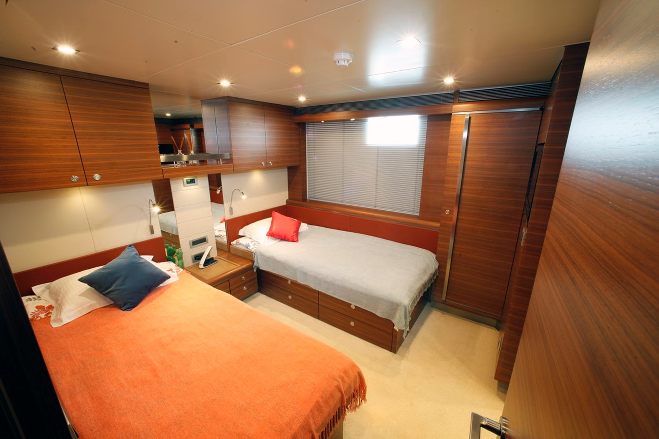 Guest room Mr. Mouse yacht for sale Yachtzoo
