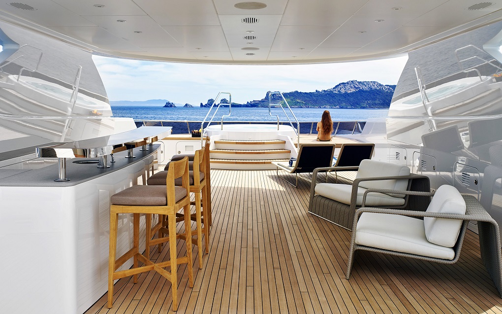 Asya Heesen exterior bar