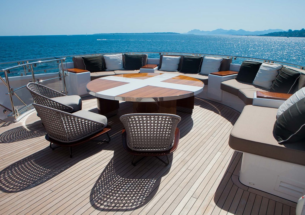 Asya Heesen exterior lounge aft