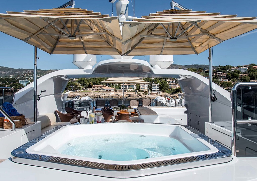 Diane Benetti m Exterior Jacuzzi Lifestyle