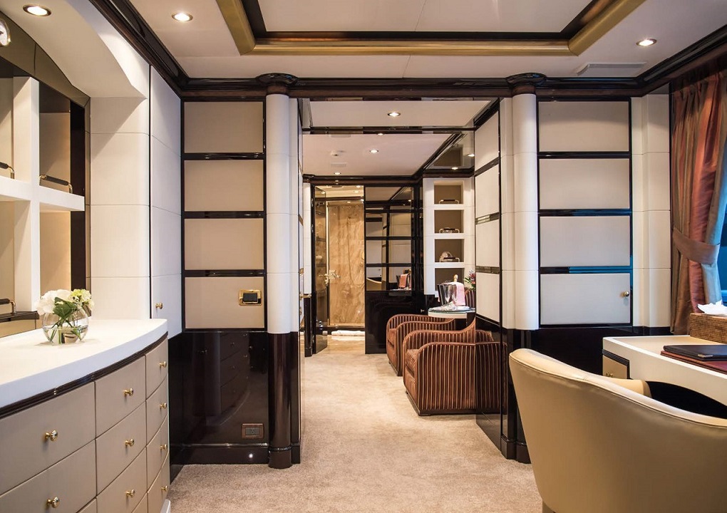 Diane Benetti m Interior Walk in closet