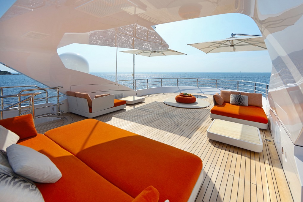 Formosa Benetti sun deck