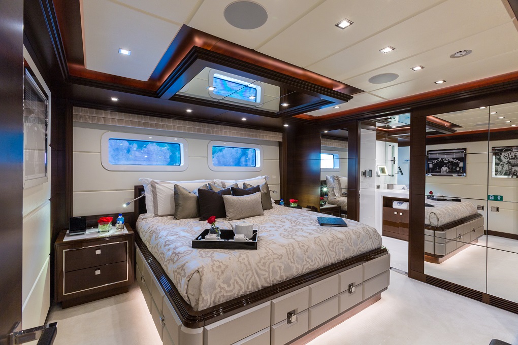 King baby iag interior bedroom