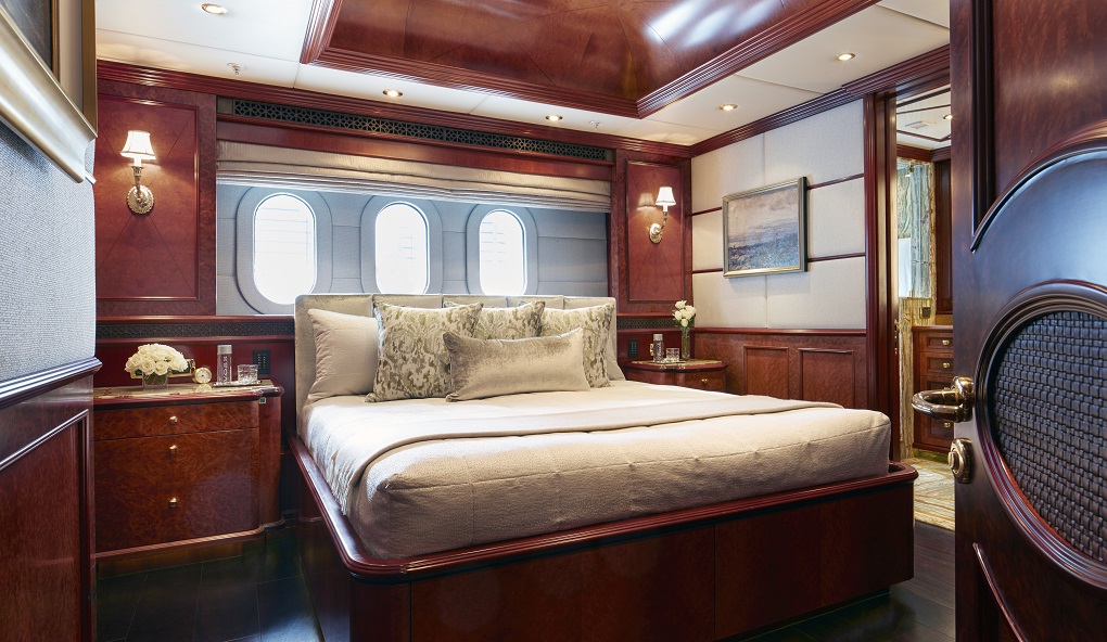 Mia Elise ii Trinity Yachts interior bedoom