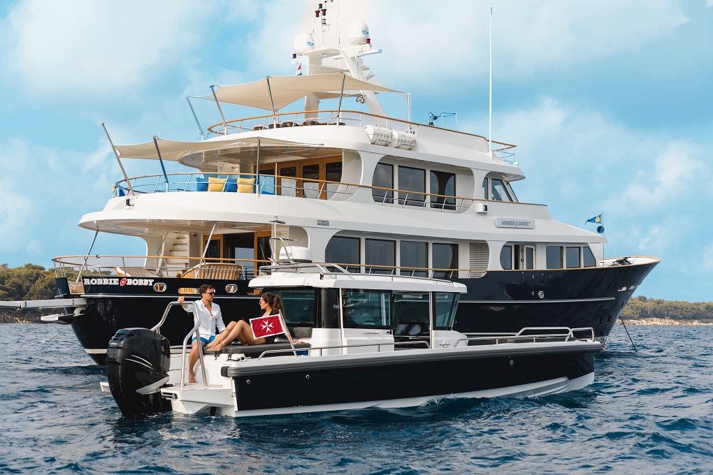 Robbie robby lynx yachts exterior lifestyle