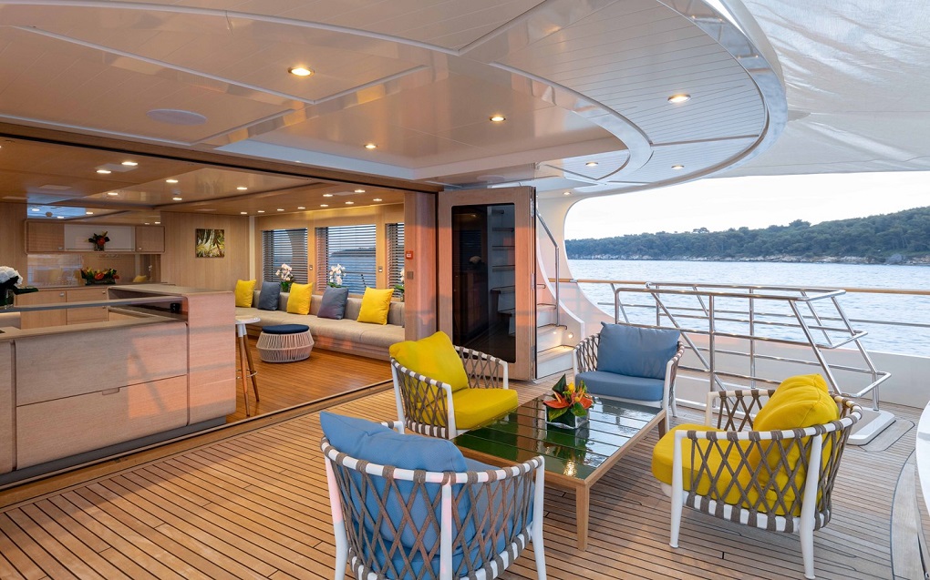 Robbie robby lynx yachts exterior lounge