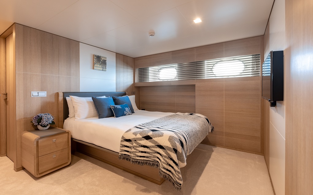 Robbie robby lynx yachts interior Master