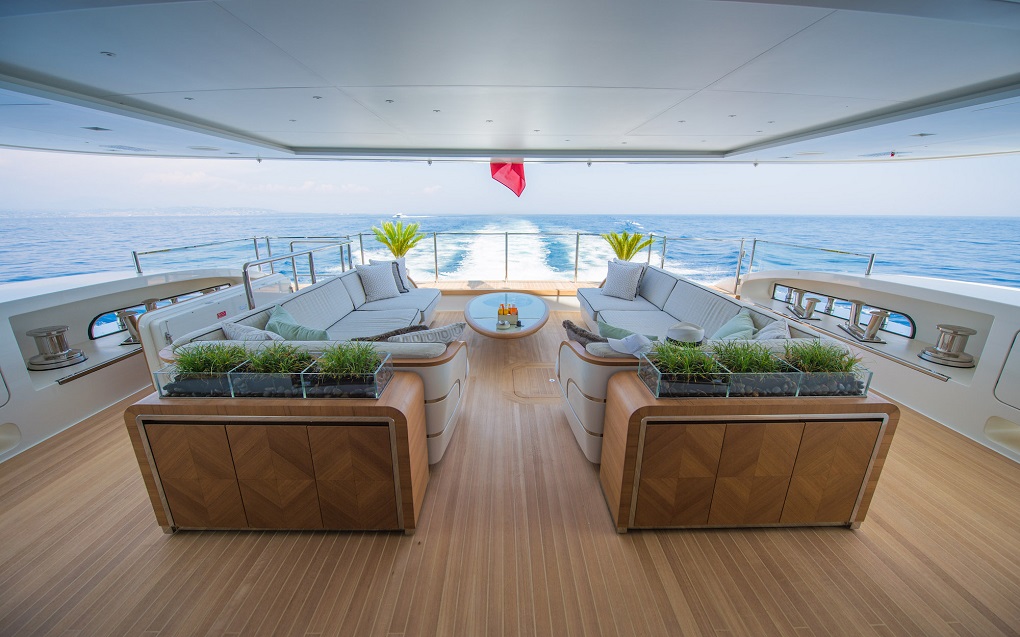 Scorpio Sanlorenzo exterior loung aft