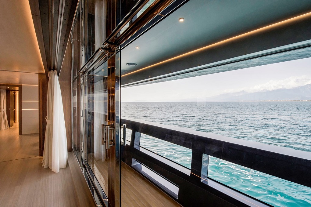 Utopia IV Rossi Navi m interior hallway