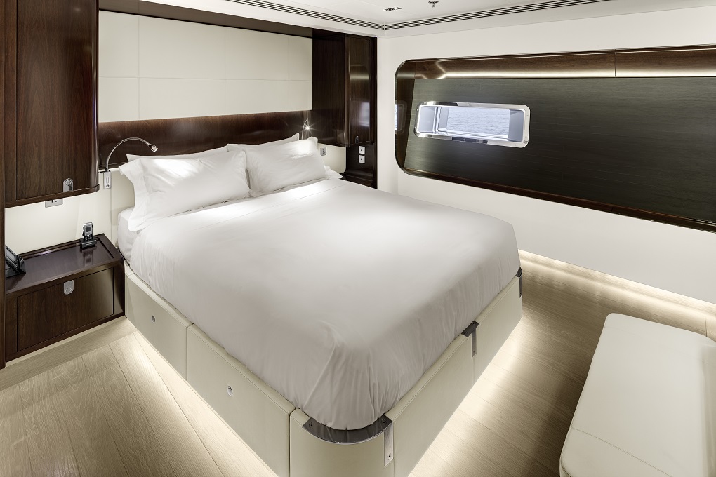 Vertigo Alloy Yachts VIP Cabin