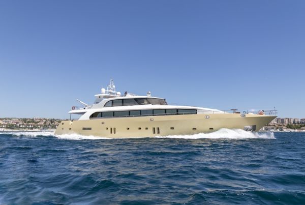 Deniz custom m exterior running
