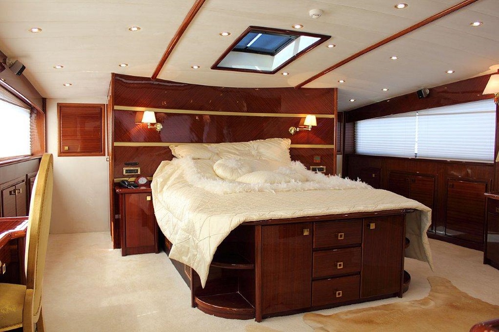 Deniz custom m interior master bedroom