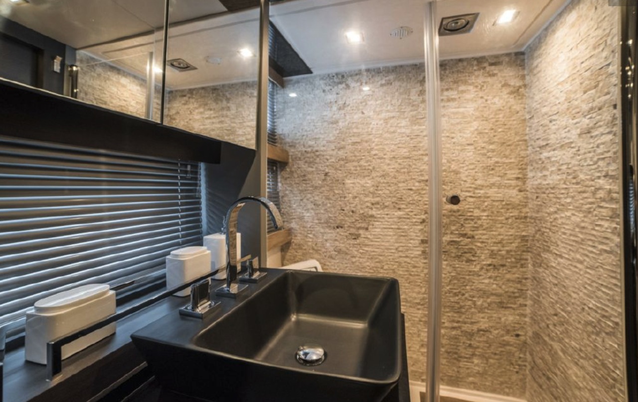 Ritaki okean yacht interior bathroom