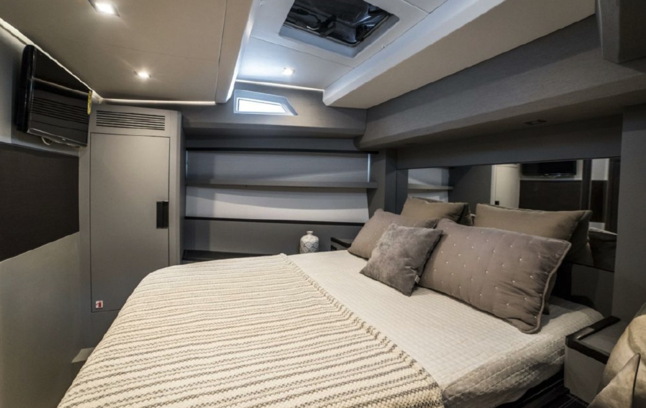 Ritaki okean yacht interior bedroom