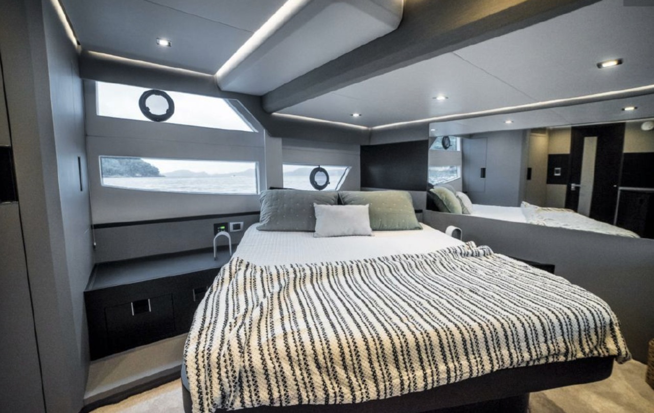 Ritaki okean yacht interior bedroom