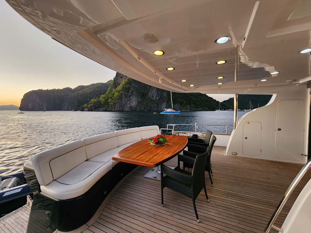 Blue Sapphire Exterior Aft deck