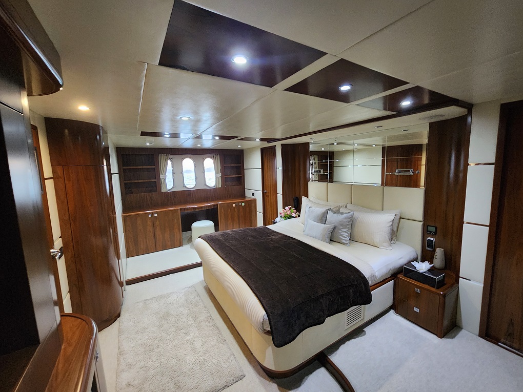 Blue Sapphire Interior Master stateroom